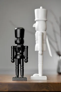 casaNOVA Weihnachten Dekofigur Nussknacker 28 cm schwarz